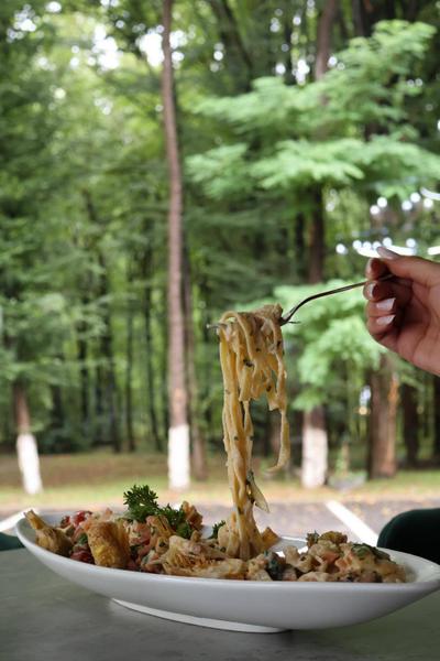 Tagliatelle cu Somon Fume și Anghinare